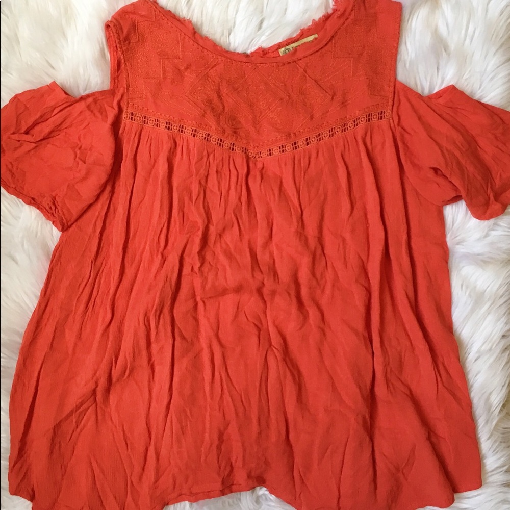 COLD SHOULDER blouse